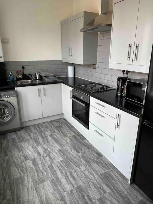 Modern Apartment, 1Km From City! Newcastle upon Tyne Eksteriør bilde